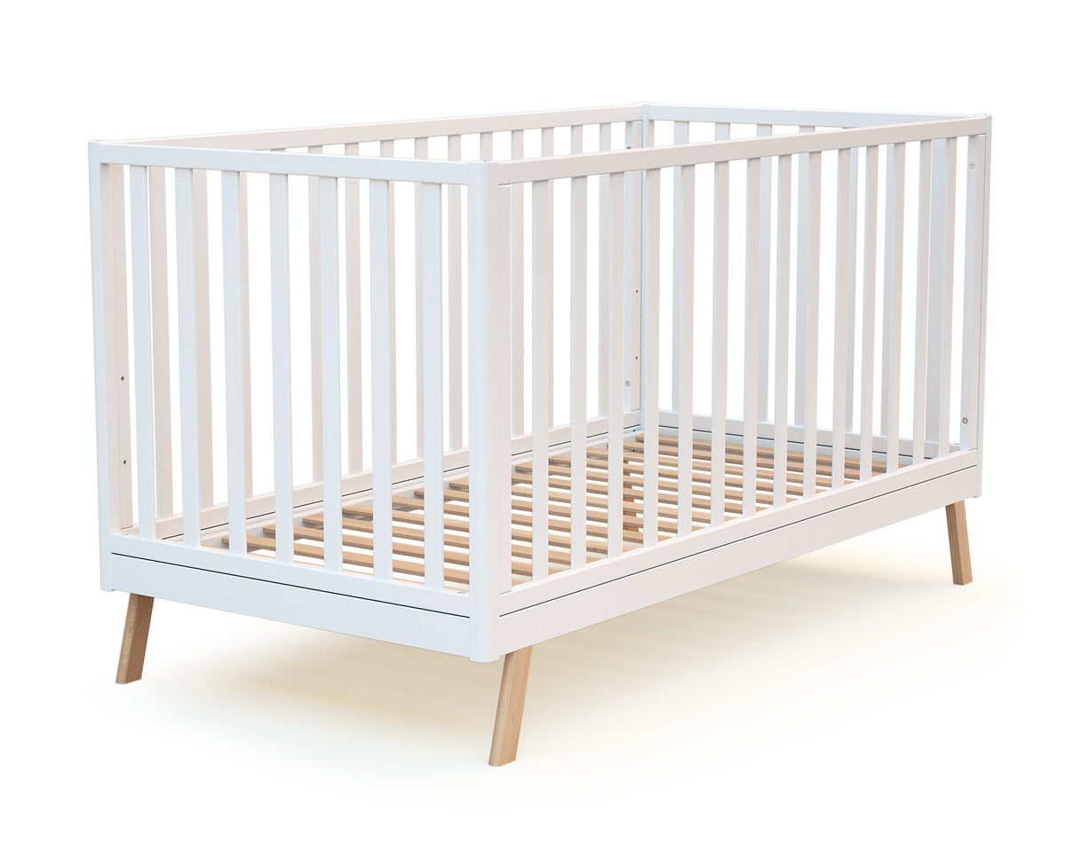 White wooden crib bed 70 x 140 cm