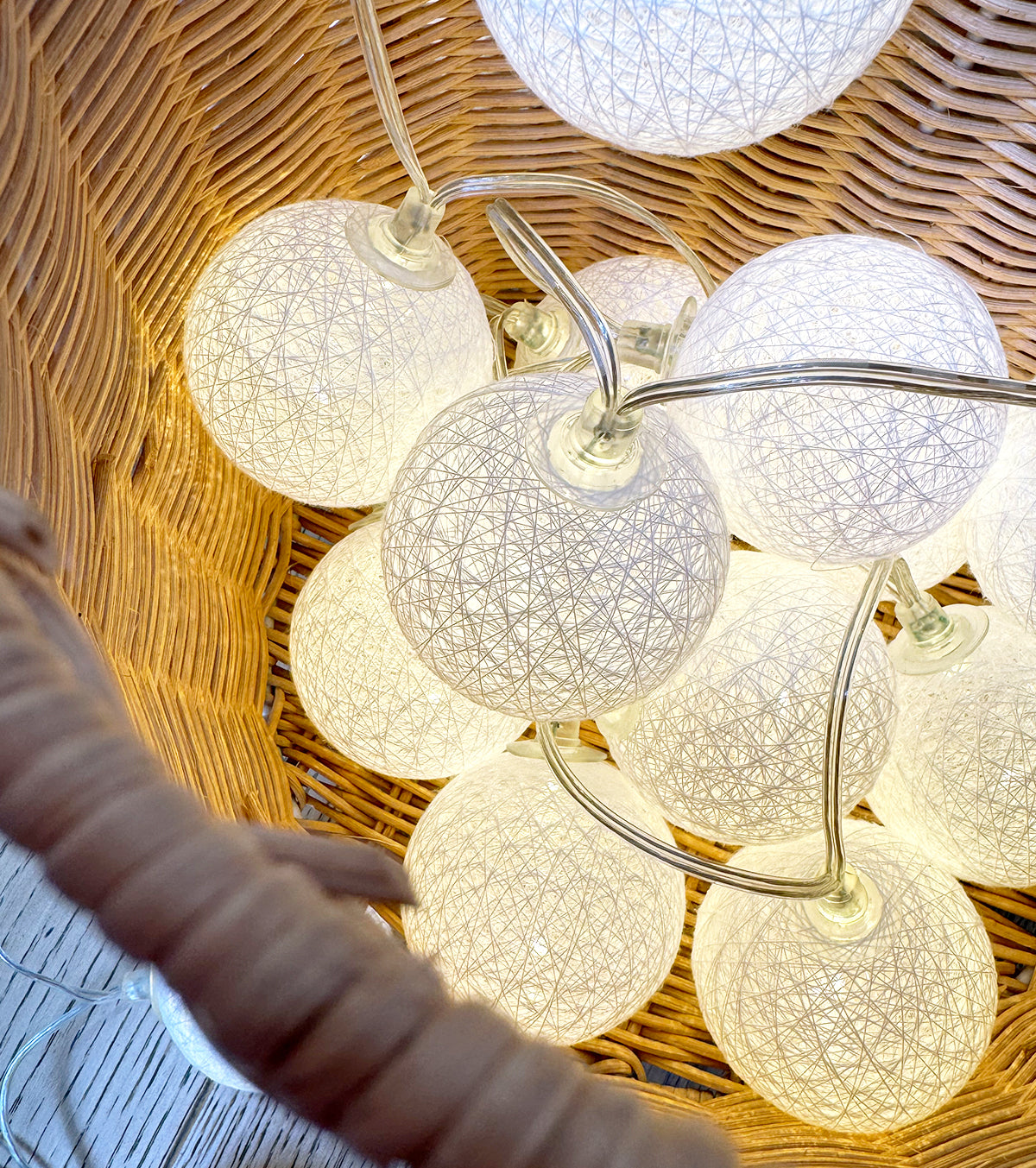 Lighting garland 24 cotton balls (white) - Decorative indoor lighting