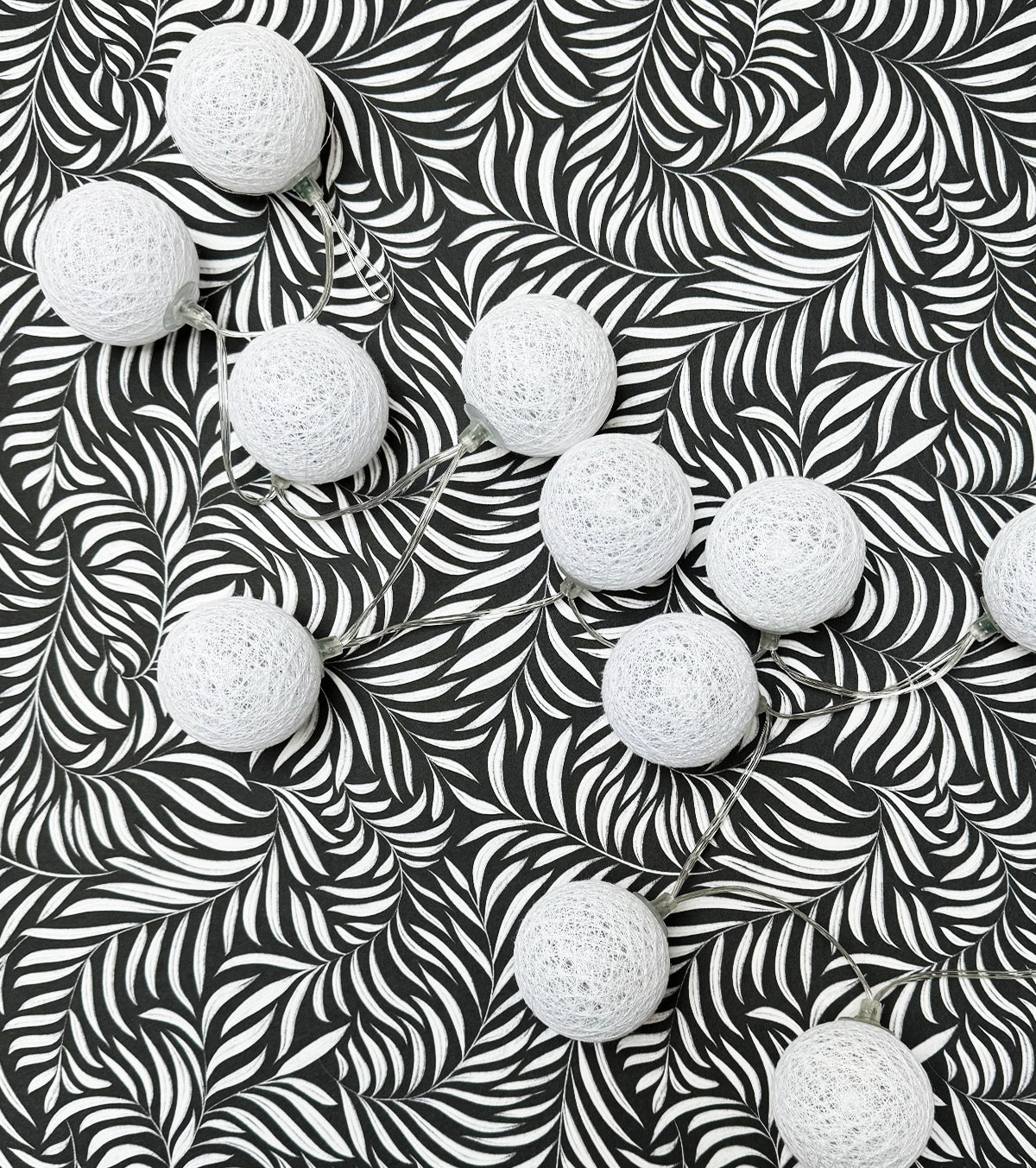 Lighting garland 24 cotton balls (white) - Decorative indoor lighting