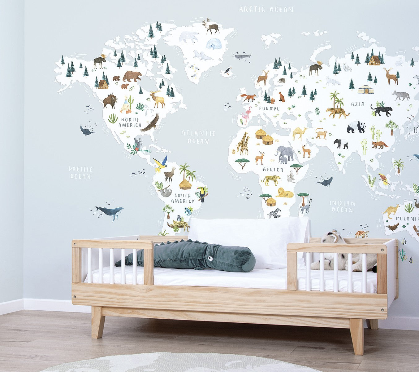 LIVING EARTH - Panoramic wallpaper - Animal world map