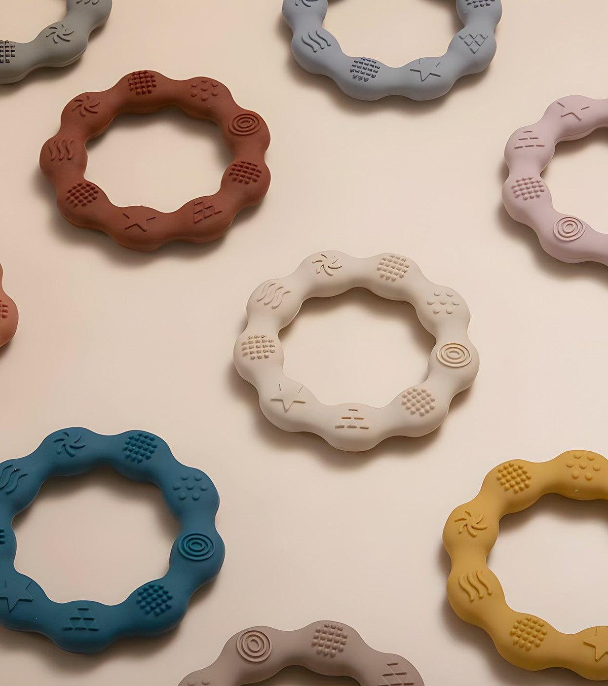 Set of 2 silicone teething rings - terracotta/sand