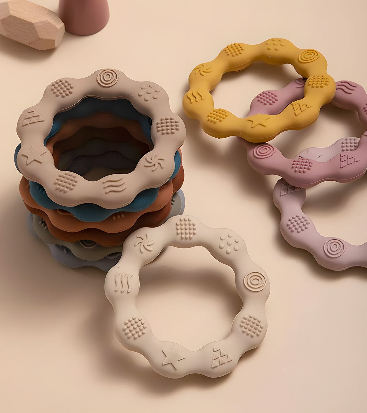 Set of 2 silicone teething rings - pink/beige